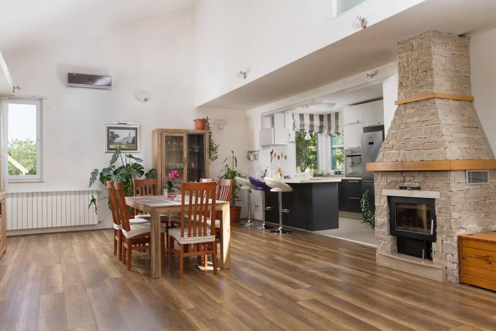 Holiday House Villa Bleu Korusce Ngoại thất bức ảnh